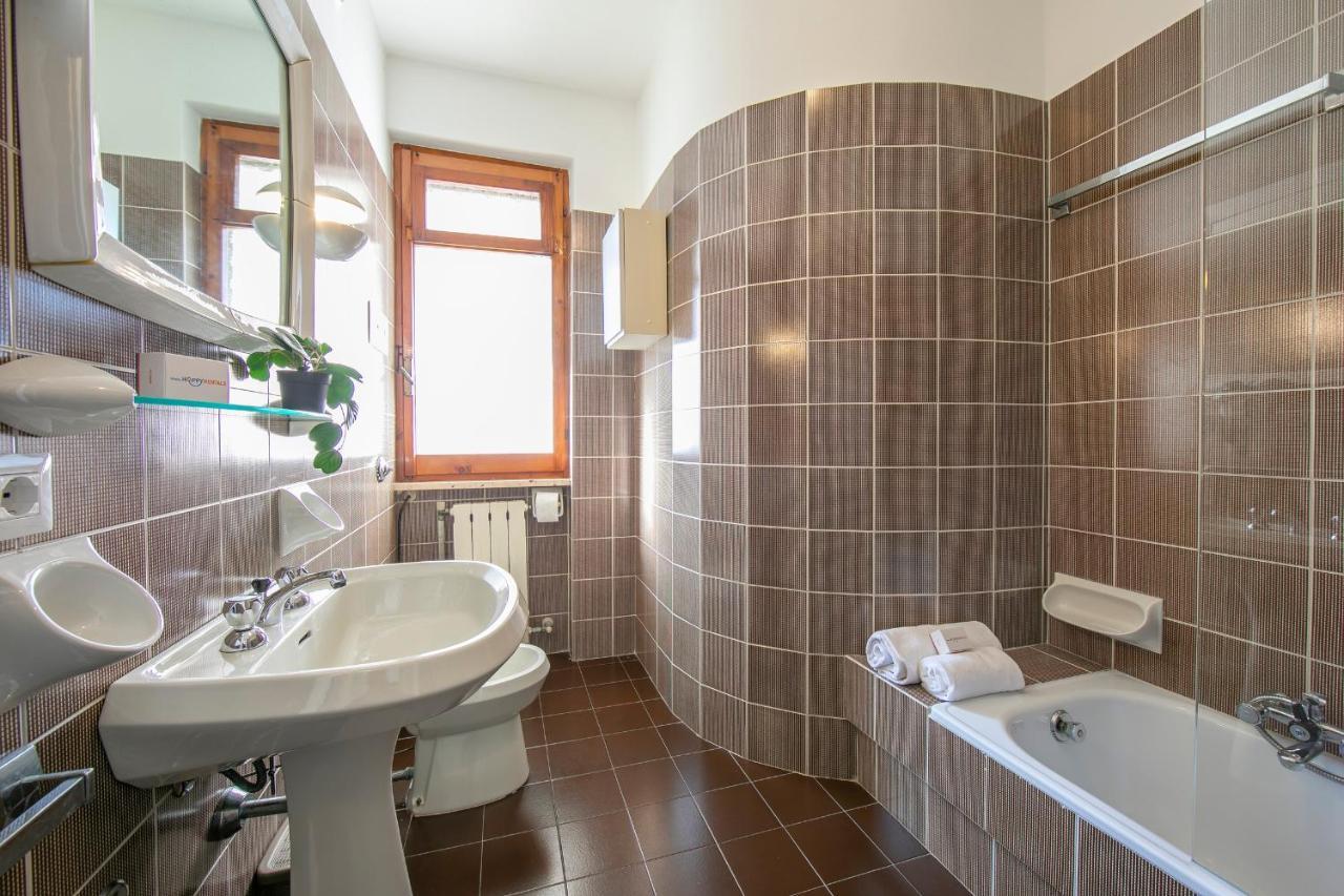 Villa Fiorita Apartments - Happy Rentals Sirmione Kültér fotó