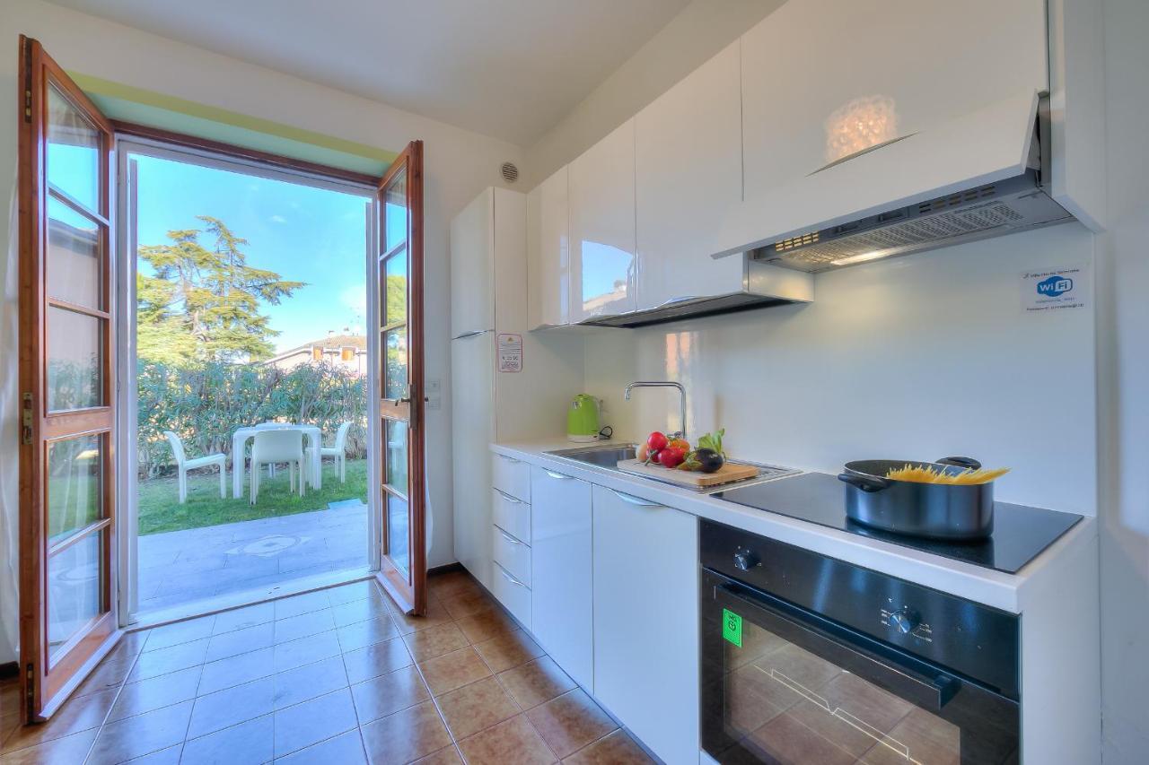 Villa Fiorita Apartments - Happy Rentals Sirmione Kültér fotó