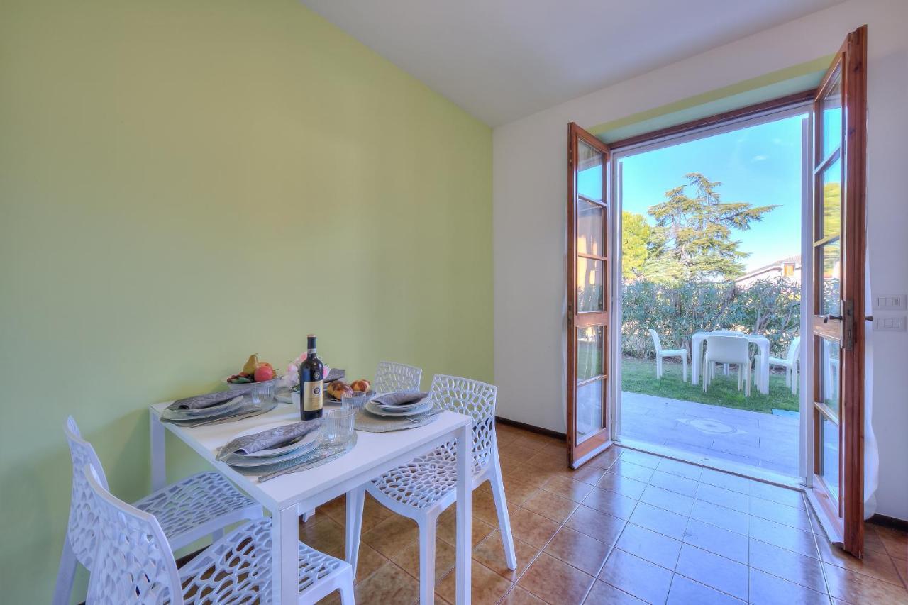 Villa Fiorita Apartments - Happy Rentals Sirmione Kültér fotó
