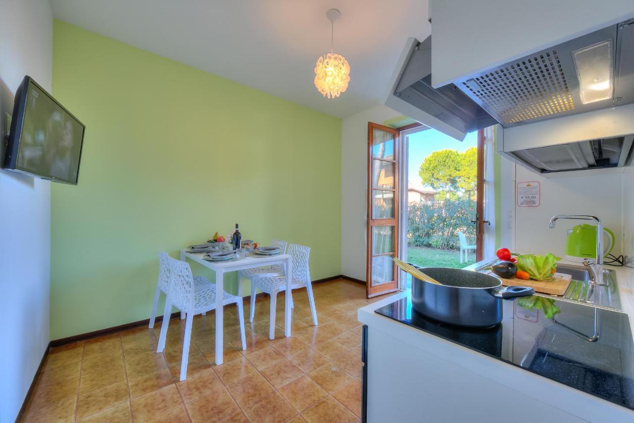 Villa Fiorita Apartments - Happy Rentals Sirmione Kültér fotó